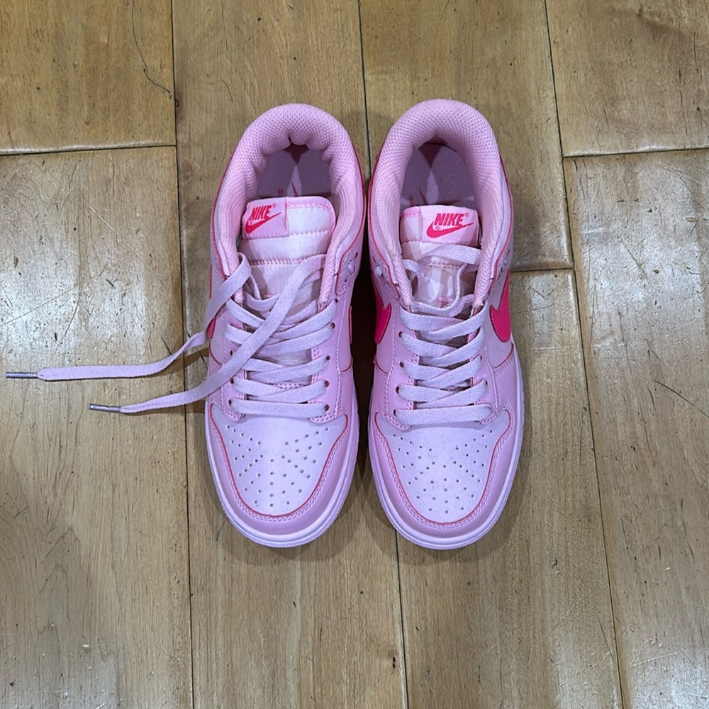 Nike pink dunks